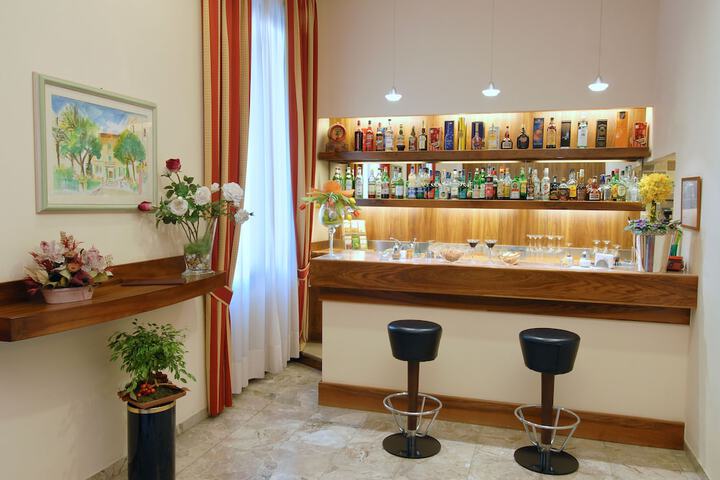 Lounge 78 of 89