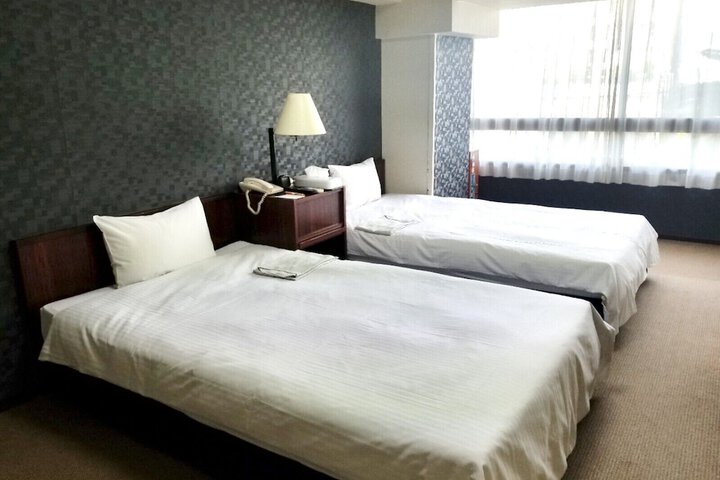Room 12 of 24