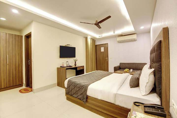 Room 12 of 60