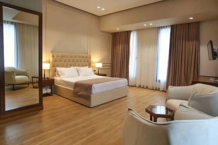 Room 12 of 22