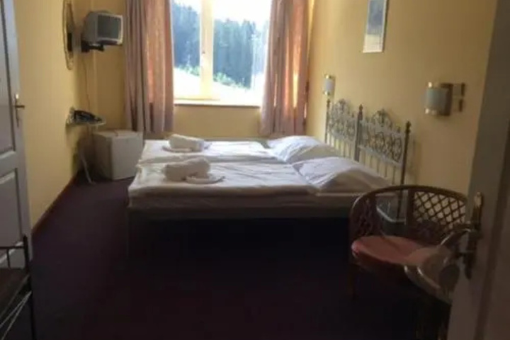 Room 2 of 2
