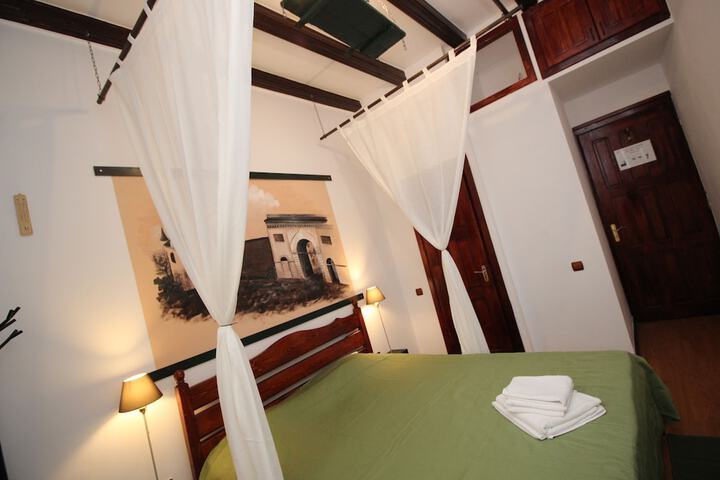 Room 12 of 42