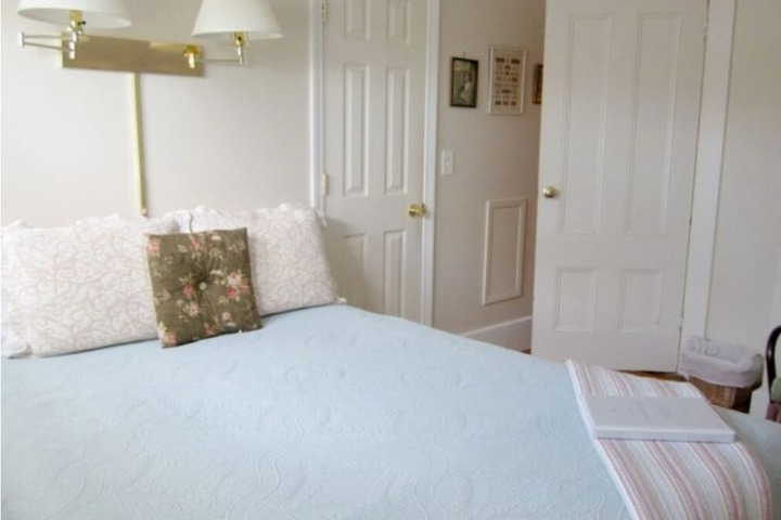 Room 6 of 52