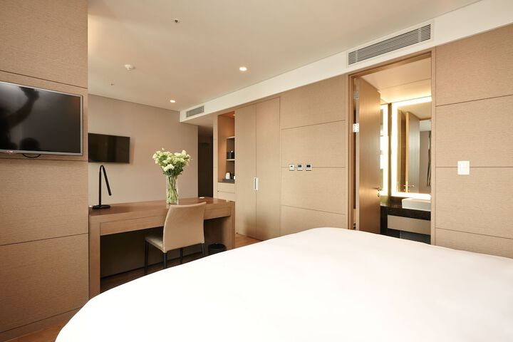 Room 11 of 39