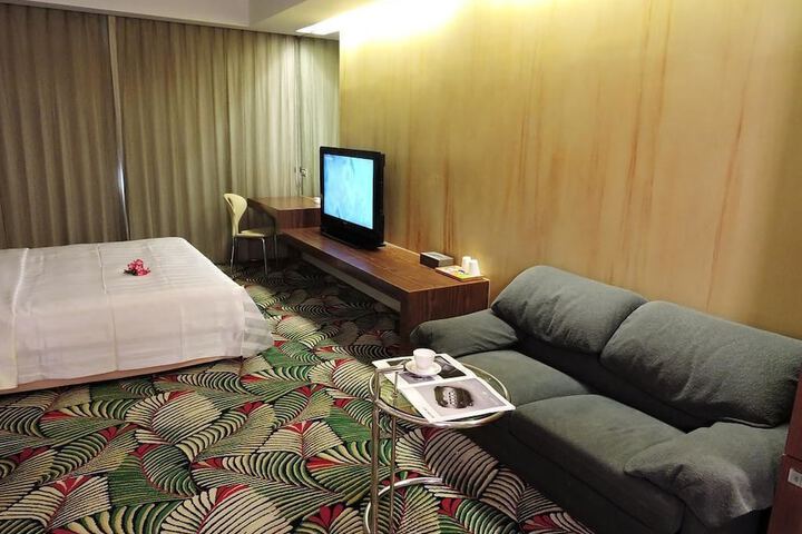Room 5 of 27