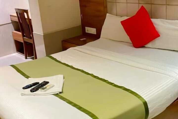 Room 9 of 11