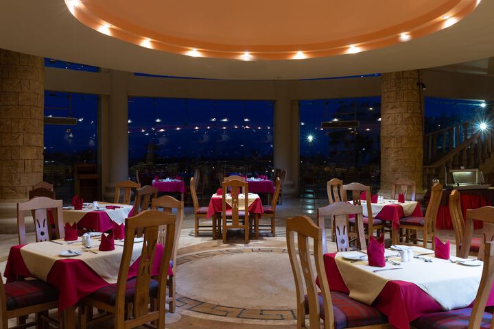Dining 62 of 110