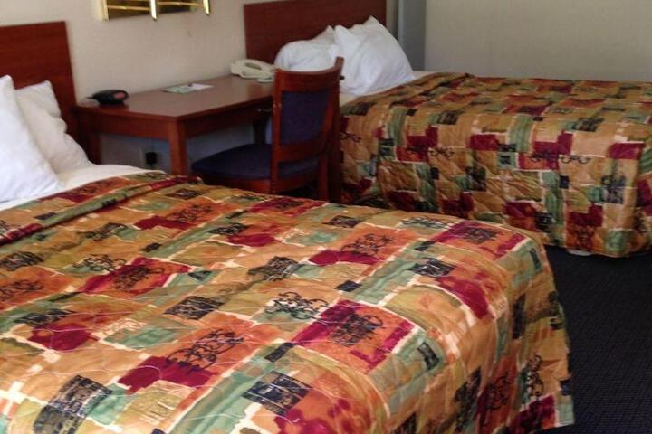 2 Double Beds (7 of 11)