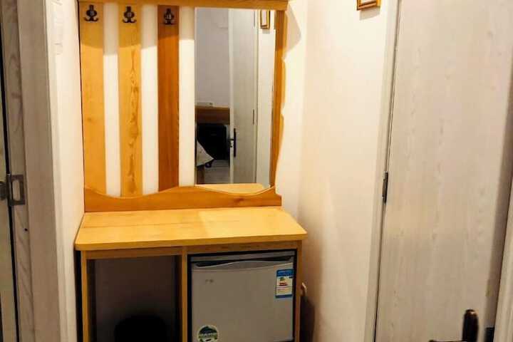 Room 8 of 16