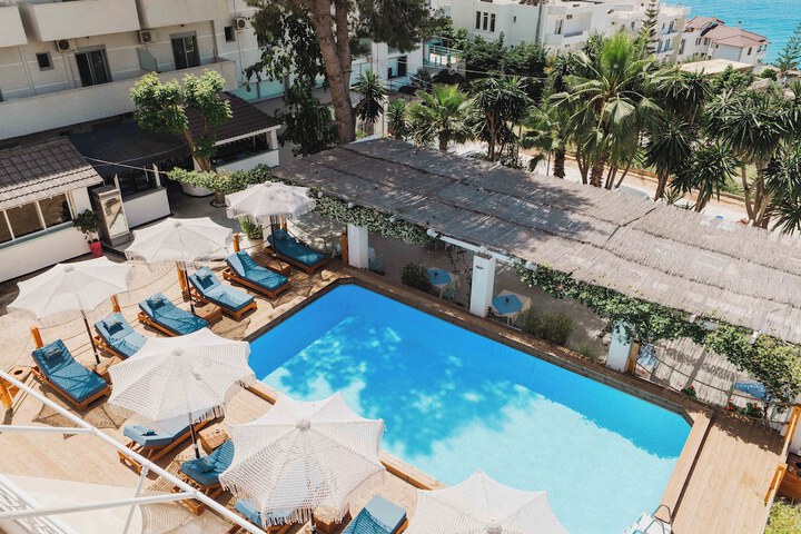 Pool 204 of 297