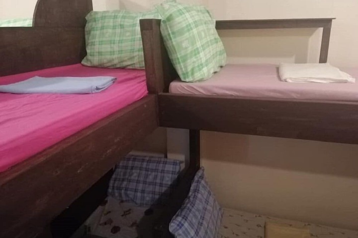 Room 4 of 25