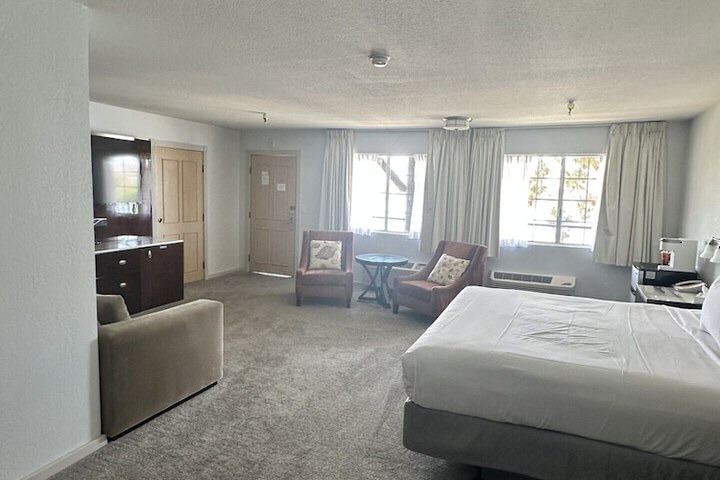 Standard | King Bed (11 of 12)