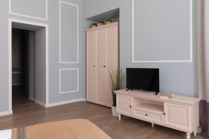 Room 6 of 32