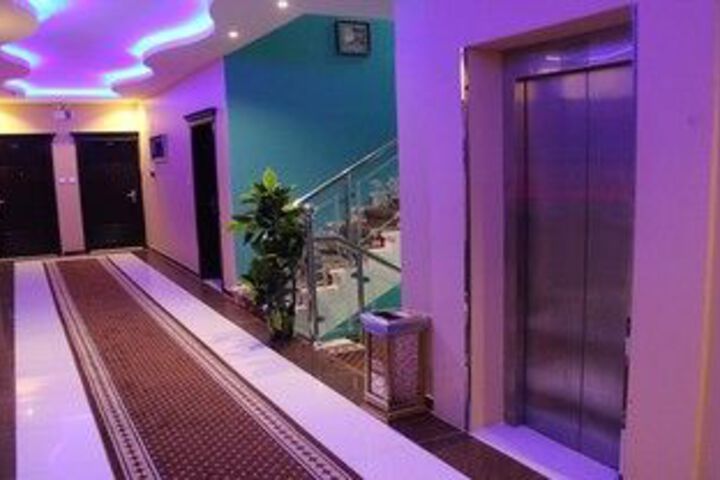 Ballroom/Hall 32 of 82
