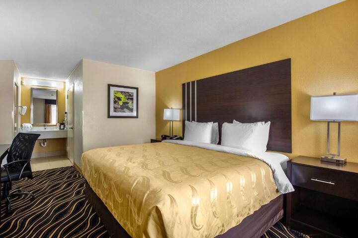 1 King Bed (9 of 10)