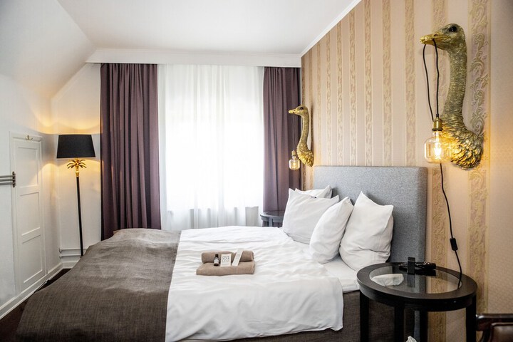 Room 27 of 60