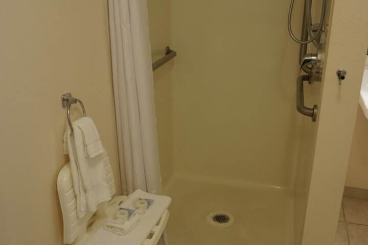 1 Bedroom Suite Queen Bed (17 of 26)