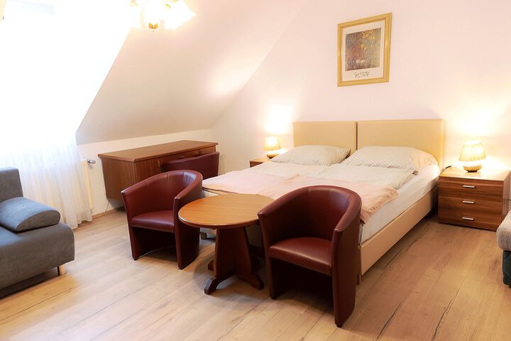 Room 8 of 18