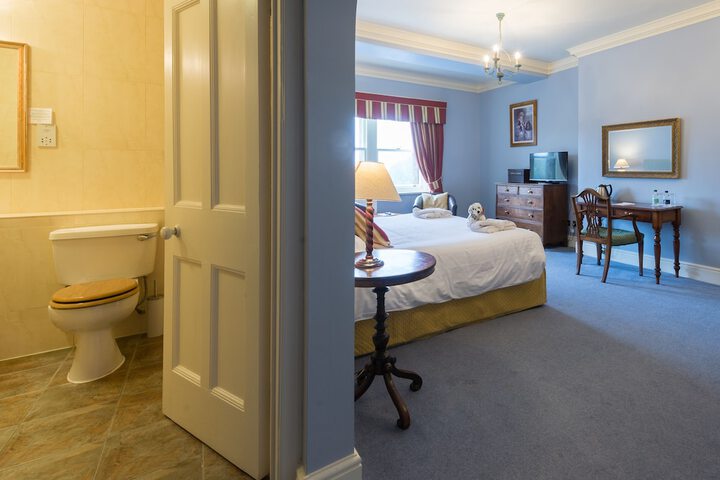 Room 10 of 35