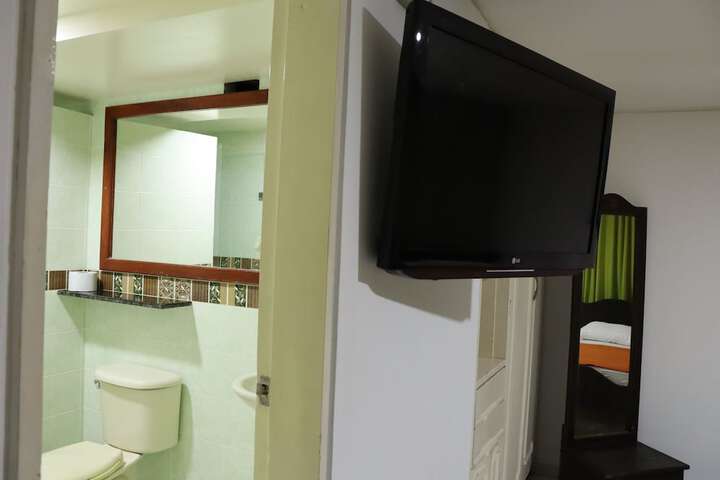 Room 2 of 31