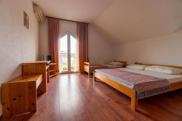 Room 3 of 23