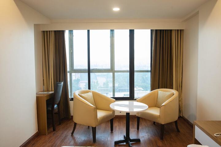 Room 8 of 17