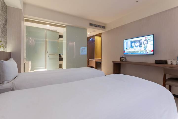Room 44 of 87