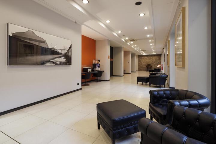 Entrance & Lobby