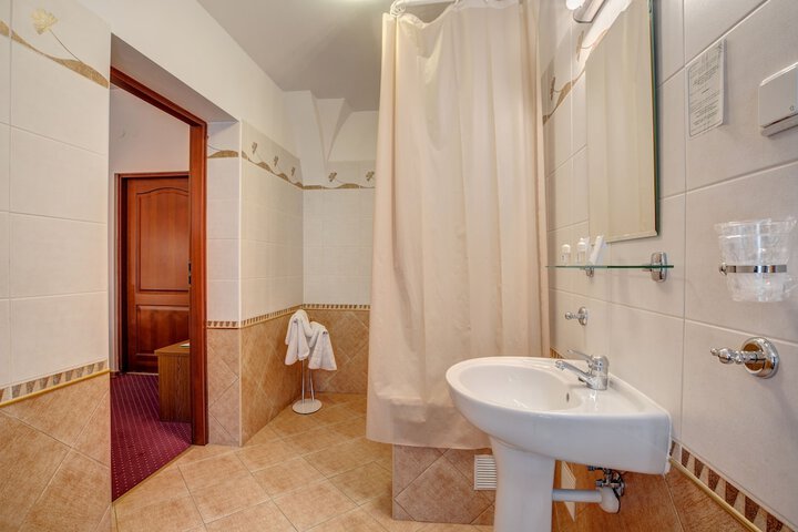 Room 40 of 95