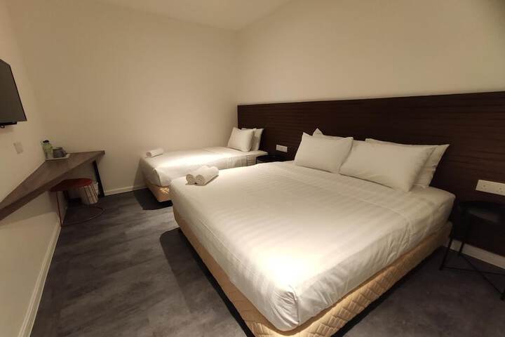 Room 11 of 31