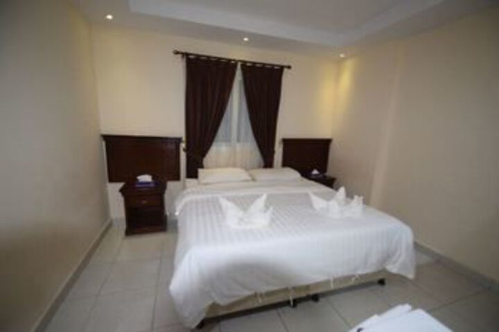Room 4 of 15