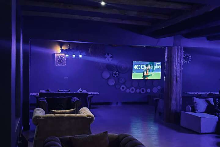 Lounge 16 of 35
