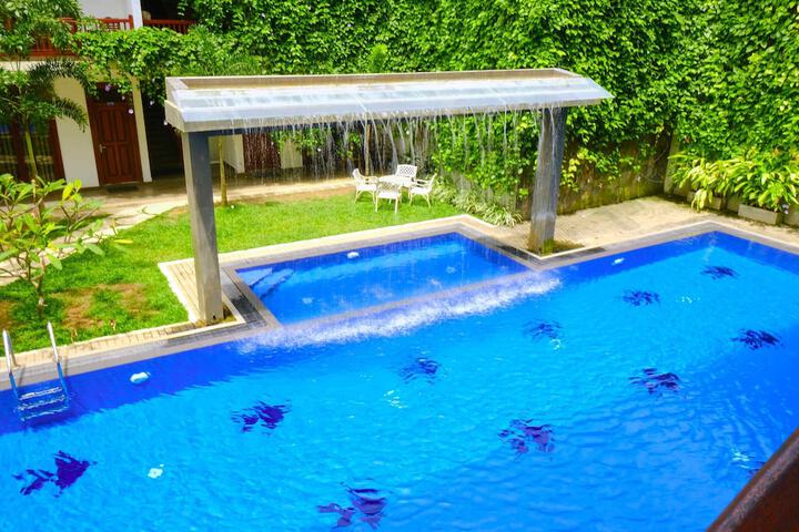 Pool 30 of 44