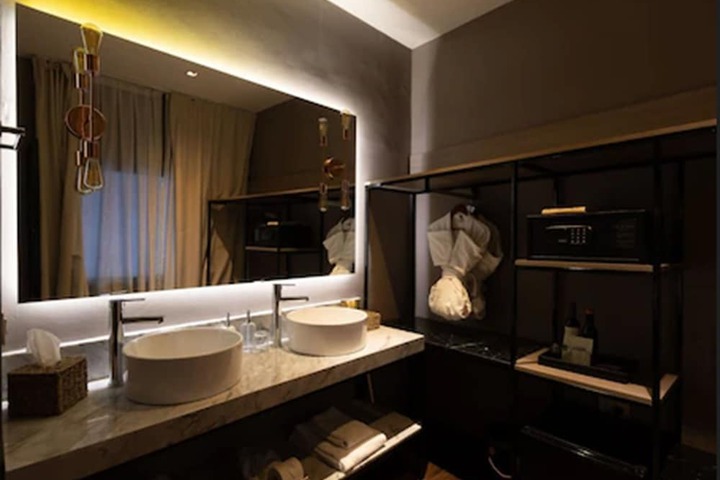 Room 28 of 51