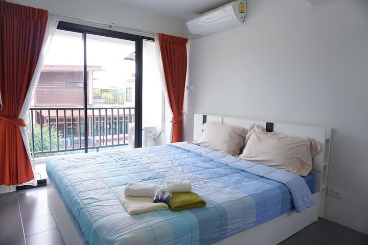 Room 8 of 32