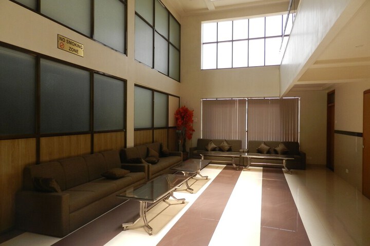Lounge 56 of 70
