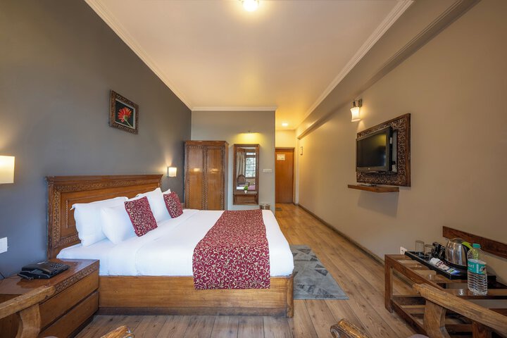 Room 9 of 34