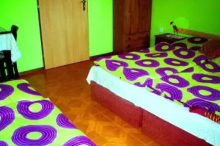 Room 4 of 18