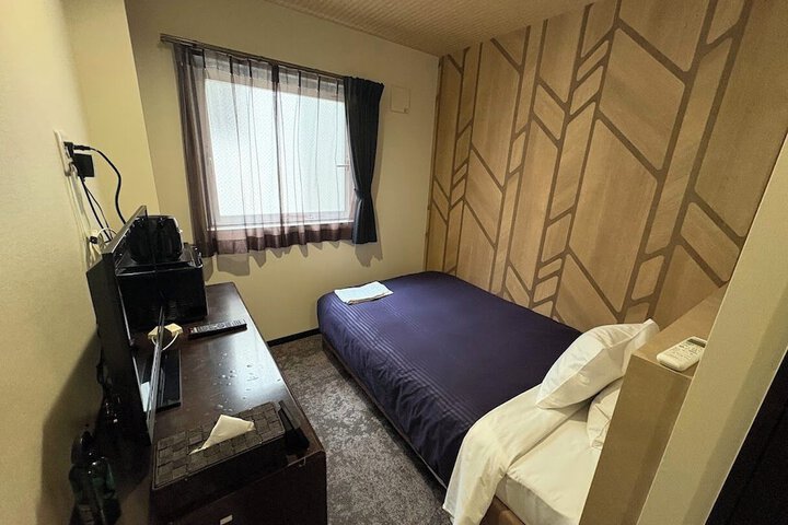 Room 6 of 17