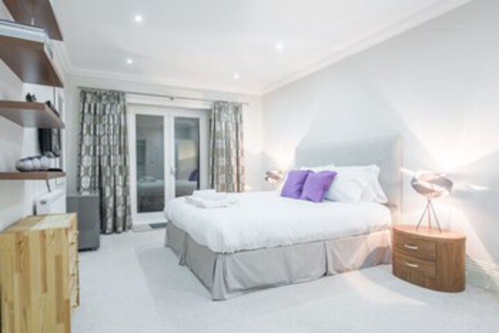 Room 8 of 20