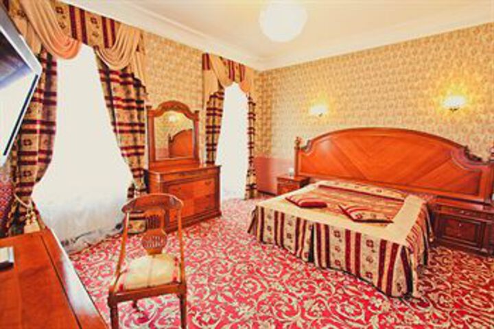Room 32 of 67