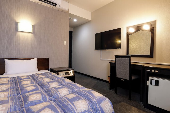Room 10 of 34