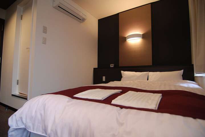 Room 9 of 25