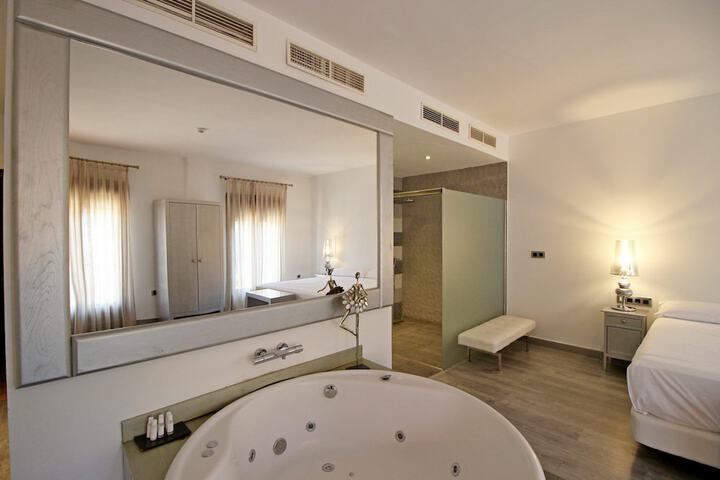 Room 32 of 122