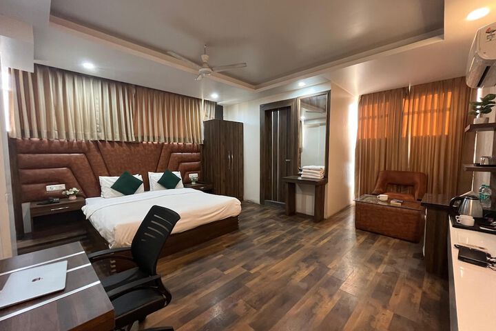 Room 9 of 38