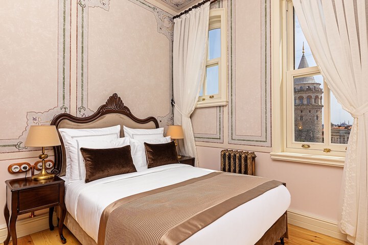 Room 32 of 83