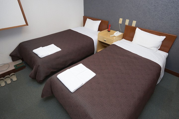 Room 13 of 30