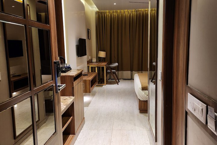 Room 3 of 68