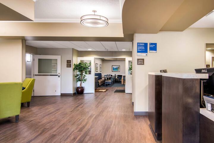 Entrance & Lobby
