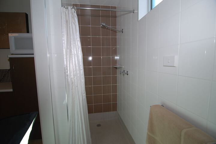 Room 6 of 9